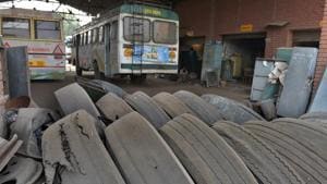 The state transport department allocated merely 54 tyres in September for a fleet of 1,870 buses (including PUNBUS) plying from 18 depots.(Gurpreet Singh/HT)