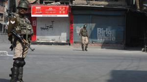 Paramilitary forces stand guard in Srinagar during a shutdown earlier in October.(HT file photo) Paramilitary forces stand guard in Srinagar during a shutdown earlier in October.(HT file photo)