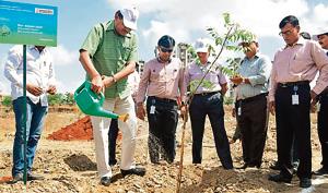 Maha Metro managing director, Dr Brijesh Dixit planting trees on World Environment Day on June 5, 2017.(HT File Photo) Maha Metro managing director, Dr Brijesh Dixit planting trees on World Environment Day on June 5, 2017.(HT File Photo)