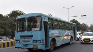 Gurgaon and its nearby areas does not have requisite public transportation services, because of which people have to depend on their own vehicles or hired vehicles for commute.(Sanjeev Verma/HT PHOTO) Gurgaon and its nearby areas does not have requisite public transportation services, because of which people have to depend on their own vehicles or hired vehicles for commute.(Sanjeev Verma/HT PHOTO)
