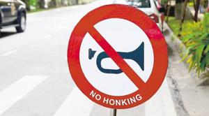 In the absence of noise limits or restriction on honking in India, busy traffic junctions have noise levels that are hazardous to health.(Picture for representation) In the absence of noise limits or restriction on honking in India, busy traffic junctions have noise levels that are hazardous to health.(Picture for representation)