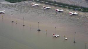 File photo of Chennai airport flooded due to heavy rain in December 2015.(PTI) File photo of Chennai airport flooded due to heavy rain in December 2015.(PTI)