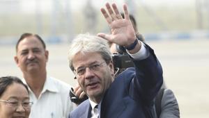 Italian Prime Minister Paolo Gentiloni waves after his arrival at Palam Air Force station in New Delhi Sunday.(HT Photo) Italian Prime Minister Paolo Gentiloni waves after his arrival at Palam Air Force station in New Delhi Sunday.(HT Photo)