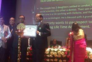 Dr VN Prasad receiving lifetime achievement award at Bihar Opthalmological Society meet in Patna on Saturday.(HT photo) Dr VN Prasad receiving lifetime achievement award at Bihar Opthalmological Society meet in Patna on Saturday.(HT photo)