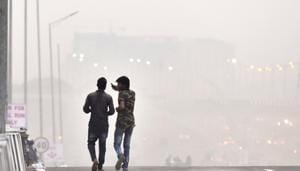 Thick smog over Gurgaon on Sunday.(Sanjeev Verma/HT PHOTO) Thick smog over Gurgaon on Sunday.(Sanjeev Verma/HT PHOTO)