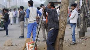 The buzz seems to be back in Noida, as a large number of labourers have returned to the city. They say the demand has risen even more than pre-demonetisation days.(Sunil Ghosh /HT Photo) The buzz seems to be back in Noida, as a large number of labourers have returned to the city. They say the demand has risen even more than pre-demonetisation days.(Sunil Ghosh /HT Photo)