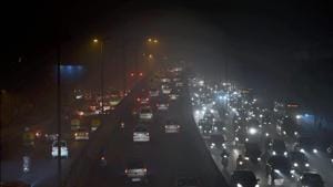 Vehicles ply at a slow pace near Punjabi Bagh due to low visibility caused by air pollution in New Delhi on Tuesday.(PTI) Vehicles ply at a slow pace near Punjabi Bagh due to low visibility caused by air pollution in New Delhi on Tuesday.(PTI)