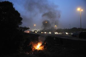 The city’s civic bodies have received hundreds of complaints of waste burning, like here at Rajiv Chowk, Gurgaon.(Parveen Kumar/HT Photo) The city’s civic bodies have received hundreds of complaints of waste burning, like here at Rajiv Chowk, Gurgaon.(Parveen Kumar/HT Photo)