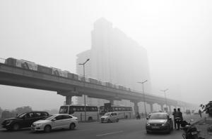 The city turned into a veritable gas chamber, as the air quality dropped to alarming levels after Diwali.(Sanjeev Verma/HT FILE) The city turned into a veritable gas chamber, as the air quality dropped to alarming levels after Diwali.(Sanjeev Verma/HT FILE)