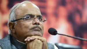 Vinay Sahasrabuddhe briefed media persons after the signature drive and criticised the opposition parties for denouncing demonetisation. Opposition parties are misleading citizens and giving fake employment generation numbers, alleged Sahasrabuddhe.(HT FILE PHOTO) Vinay Sahasrabuddhe briefed media persons after the signature drive and criticised the opposition parties for denouncing demonetisation. Opposition parties are misleading citizens and giving fake employment generation numbers, alleged Sahasrabuddhe.(HT FILE PHOTO)