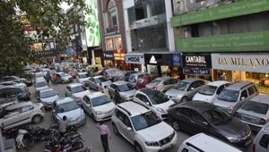 The decision to hike parking rates has been taken to discourage use of cars to check vehicular emissions in the city. Vehicles contribute nearly 20% of the PM 2.5 load, which is one of the two major pollutants in Delhi’s air.(Hindustan Times) The decision to hike parking rates has been taken to discourage use of cars to check vehicular emissions in the city. Vehicles contribute nearly 20% of the PM 2.5 load, which is one of the two major pollutants in Delhi’s air.(Hindustan Times)
