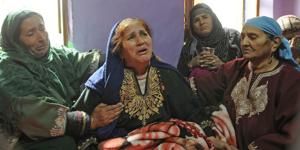 Ayesha Khan, mother of newly recruited militant Majid Khan, wails at their home in Anantnag, Kashmir(Waseem Andrabi/HT Photo) Ayesha Khan, mother of newly recruited militant Majid Khan, wails at their home in Anantnag, Kashmir(Waseem Andrabi/HT Photo)