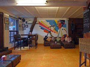 The House in Versova is a 2,200-sq-ft bungalow and offers space to jammers, storytellers, stand-up comedians and anybody who wishes to perform before an audience.(Satyabrata Tripathy / HT Photo)