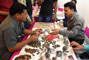 From discovery to collecting and pricing, almost everything in the world of numismatics works to the market-decides format.(Mohd Zakir/HT PHOTO) From discovery to collecting and pricing, almost everything in the world of numismatics works to the market-decides format.(Mohd Zakir/HT PHOTO)