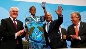 German president Frank-Walter Steinmeier and COP23 president, Fiji prime minister Frank Bainimarama, with teenager Timothy Naulusala after his speech at the 23rd UN Climate Change Conference in Bonn.(Reuters) German president Frank-Walter Steinmeier and COP23 president, Fiji prime minister Frank Bainimarama, with teenager Timothy Naulusala after his speech at the 23rd UN Climate Change Conference in Bonn.(Reuters)