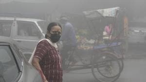 A woman wears a face mask due to smog at Mayur Vihar in New Delhi, on November 8, 2017. Delhi suffered poor air quality for a week at the start of November, triggering a political slugfest over who was responsible.(Sushil Kumar/HT Photo) A woman wears a face mask due to smog at Mayur Vihar in New Delhi, on November 8, 2017. Delhi suffered poor air quality for a week at the start of November, triggering a political slugfest over who was responsible.(Sushil Kumar/HT Photo)