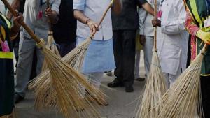 Due to desert topography in Barmer, two years on, Mukhyamantri Swachchh Gram Yojna has failed to bring any impact.(PTI/REPRESENTATIVE PIC) Due to desert topography in Barmer, two years on, Mukhyamantri Swachchh Gram Yojna has failed to bring any impact.(PTI/REPRESENTATIVE PIC)
