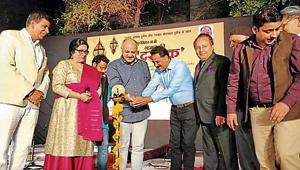 Singers Ahmed Hussain and Mohammad Hussain regaled over 1,000 residents with their renditions like ‘Mein hawa hoon’ and ‘Khayal-e-yaar’ at the ‘Ghazal ki dastak’ at Mahavir Vatika Park.((Handout)) Singers Ahmed Hussain and Mohammad Hussain regaled over 1,000 residents with their renditions like ‘Mein hawa hoon’ and ‘Khayal-e-yaar’ at the ‘Ghazal ki dastak’ at Mahavir Vatika Park.((Handout))
