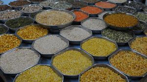 A similar study in Kolkata found that raw food items such as fish, chicken, biscuits, dal, spices sold on the streets contain lead concentrations higher than safe limits.(HT File) A similar study in Kolkata found that raw food items such as fish, chicken, biscuits, dal, spices sold on the streets contain lead concentrations higher than safe limits.(HT File)