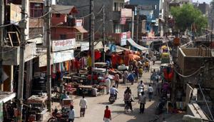 There are 400 unauthorised colonies in south Delhi and as per Geospatial Delhi Limited survey, there are 6-7 lakhs people living in them.(HT FILE) There are 400 unauthorised colonies in south Delhi and as per Geospatial Delhi Limited survey, there are 6-7 lakhs people living in them.(HT FILE)
