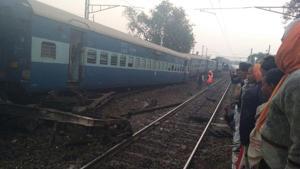 A derailed coach of the Vasco Da Gama-Patna Express near Manikpur railway station in Uttar Pradesh.(HT Photo) A derailed coach of the Vasco Da Gama-Patna Express near Manikpur railway station in Uttar Pradesh.(HT Photo)