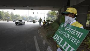 EPCA would not just take into account the directions of the National Green Tribunal (NGT) but would also take a look at how such vehicle rationing measures are implemented in cities like Beijing and Paris.(Hindustan Times) EPCA would not just take into account the directions of the National Green Tribunal (NGT) but would also take a look at how such vehicle rationing measures are implemented in cities like Beijing and Paris.(Hindustan Times)