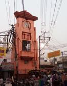 Over half-a-dozen labourers worked tirelessly to paint the 20-feet high structure located next to the famous Jama Masjid in Urdu Bazaar.(HT Photo) Over half-a-dozen labourers worked tirelessly to paint the 20-feet high structure located next to the famous Jama Masjid in Urdu Bazaar.(HT Photo)