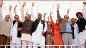 INLD leader Abhay Chautala (third from left), AIJASS president Yashpal Malik (centre) and Union minister Birender Singh (second from right) at the Jat rally in Rohtak on Sunday.(Manoj Dhaka/HT) INLD leader Abhay Chautala (third from left), AIJASS president Yashpal Malik (centre) and Union minister Birender Singh (second from right) at the Jat rally in Rohtak on Sunday.(Manoj Dhaka/HT)