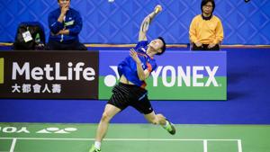 Taiwan's Tzu Wei Wang hits a shot against China's Chen Long during their quarterfinal men's singles match at the Hong Kong Open badminton tournament in Hong Kong on November 23, 2017.(AFP) Taiwan's Tzu Wei Wang hits a shot against China's Chen Long during their quarterfinal men's singles match at the Hong Kong Open badminton tournament in Hong Kong on November 23, 2017.(AFP)