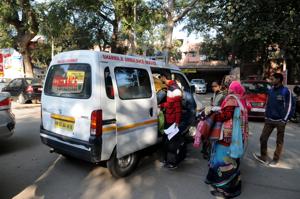 With as many as 650 NHM workers in Gurgaon on strike, kin of some patients had to hire private ambulances to have them shifted to Delhi’s Safdarjung Hospital.(Parveen Kumar/HT PHOTO) With as many as 650 NHM workers in Gurgaon on strike, kin of some patients had to hire private ambulances to have them shifted to Delhi’s Safdarjung Hospital.(Parveen Kumar/HT PHOTO)