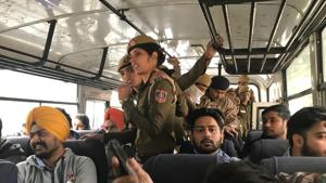 Students of Chintpurni Medical College being taken to Mandir Marg police station, in New Delhi on Wednesday.(HT Photo) Students of Chintpurni Medical College being taken to Mandir Marg police station, in New Delhi on Wednesday.(HT Photo)