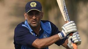 MS Dhoni’s first coach Chanchal Bhattacharya said young players from Jharkhand are seeing the ex-India captain as a role model.(Samir Jana/HT PHOTO)