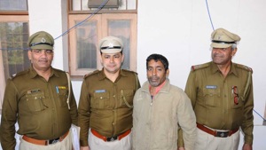 the accused husband, Rajkumar Sachdeva, in police custody.(HT Photo) the accused husband, Rajkumar Sachdeva, in police custody.(HT Photo)