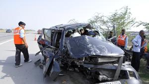 Yamuna Expressway has four black spots.(HT File) Yamuna Expressway has four black spots.(HT File)