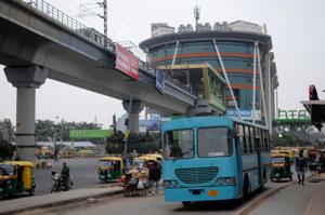 Currently, almost 51% residents travel to work using private mode of transport, followed by autorickshaws which account for 22% passenger traffic.(Parveen Kumar/HT FILE) Currently, almost 51% residents travel to work using private mode of transport, followed by autorickshaws which account for 22% passenger traffic.(Parveen Kumar/HT FILE)