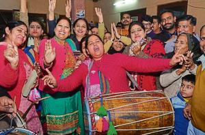 Congress supporters celebrating MC poll victory in Jalandhar on Sunday.(HT Photo) Congress supporters celebrating MC poll victory in Jalandhar on Sunday.(HT Photo)