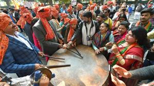 Party workers and supporters celebrating the BJP’s success in Gujarat and Himachal Pradesh outside the BJP headquarters, in New Delhi on Monday(PTI) Party workers and supporters celebrating the BJP’s success in Gujarat and Himachal Pradesh outside the BJP headquarters, in New Delhi on Monday(PTI)
