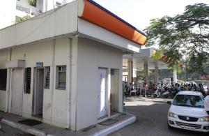 PMC recently issued a notice asking petrol pump owners to convert the lavatories to public toilets.(Rahul Raut/HT Photo) PMC recently issued a notice asking petrol pump owners to convert the lavatories to public toilets.(Rahul Raut/HT Photo)