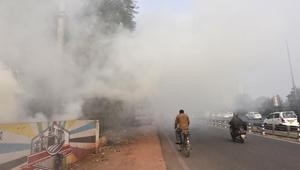 Waste being burnt near the Airtel office at Udyog Vihar in Gurgaon, on Wednesday. The Gurgaon authorities had banned open burning of waste in 2015.(Sanjeev Verma/HT Photo) Waste being burnt near the Airtel office at Udyog Vihar in Gurgaon, on Wednesday. The Gurgaon authorities had banned open burning of waste in 2015.(Sanjeev Verma/HT Photo)