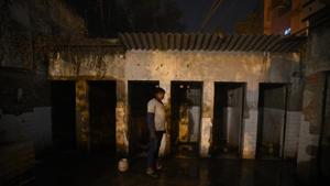 A dirty public toilet in east Delhi’s Kailash Nagar on Wednesday.(Sonu Mehta/HT PHOTO) A dirty public toilet in east Delhi’s Kailash Nagar on Wednesday.(Sonu Mehta/HT PHOTO)