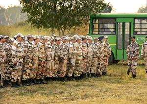 The Indo-Tibetan Border Force jawans deployed at Botanical Garden helipad ahead of Prime Minister Narendra Modi’s visit.(Virendra Singh Gosain/HT Photo) The Indo-Tibetan Border Force jawans deployed at Botanical Garden helipad ahead of Prime Minister Narendra Modi’s visit.(Virendra Singh Gosain/HT Photo)