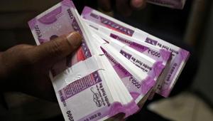 FILE PHOTO: A cashier displays the new 2000 Indian rupee banknotes inside a bank in Jammu, November 15, 2016. REUTERS/Mukesh Gupta/File Photo FILE PHOTO: A cashier displays the new 2000 Indian rupee banknotes inside a bank in Jammu, November 15, 2016. REUTERS/Mukesh Gupta/File Photo