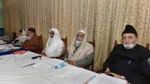 Officials of the All India Muslim Personal Law Board (AIMPLB) during a meeting on ‘triple talaq' in Lucknow on Sunday.(PTI) Officials of the All India Muslim Personal Law Board (AIMPLB) during a meeting on ‘triple talaq' in Lucknow on Sunday.(PTI)
