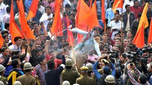 People burn effigies during a protest against film maker Sanjay Bhansali's upcoming movie Padmavati in Rajasthan's Bikaner.(PTI) People burn effigies during a protest against film maker Sanjay Bhansali's upcoming movie Padmavati in Rajasthan's Bikaner.(PTI)