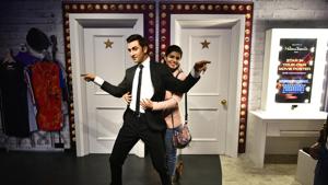 A fan poses with a wax statue of Bollywood actor Ranbir Kapoor at Madame Tussauds, Delhi.(Sanchit Khanna/HT PHOTO) A fan poses with a wax statue of Bollywood actor Ranbir Kapoor at Madame Tussauds, Delhi.(Sanchit Khanna/HT PHOTO)