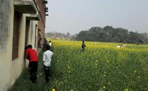 People trying to help their candidates with copying material outside an examination centre.(HT File Photo) People trying to help their candidates with copying material outside an examination centre.(HT File Photo)