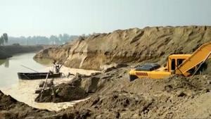 The worst hit are Dod and Jandwala villages where landscape, particularly fields, has been scarred, with the adjoining cultivated land facing the threat of a massive cave-in(HT Photo) The worst hit are Dod and Jandwala villages where landscape, particularly fields, has been scarred, with the adjoining cultivated land facing the threat of a massive cave-in(HT Photo)