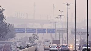Road dust and vehicular emissions compound the problem as Shahdara is crisscrossed by some of the busiest roads in Delhi-NCR(Sonu Mehta/HT PHOTO) Road dust and vehicular emissions compound the problem as Shahdara is crisscrossed by some of the busiest roads in Delhi-NCR(Sonu Mehta/HT PHOTO)