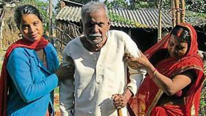 Octogenarian Hasmat Ali at his home in Narayanpur village in Uttarakhand.(HT Photo) Octogenarian Hasmat Ali at his home in Narayanpur village in Uttarakhand.(HT Photo)