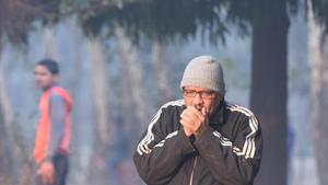 On Sunday, the minimum temperature was 5.7 degrees Celsius while the maximum temperature hovered around 25 degrees Celsius.(Sushil Kumar/HT Photo) On Sunday, the minimum temperature was 5.7 degrees Celsius while the maximum temperature hovered around 25 degrees Celsius.(Sushil Kumar/HT Photo)
